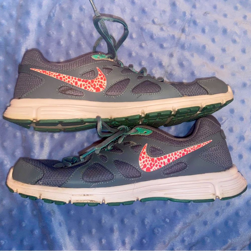 Nike Revolution 2 Sneakers